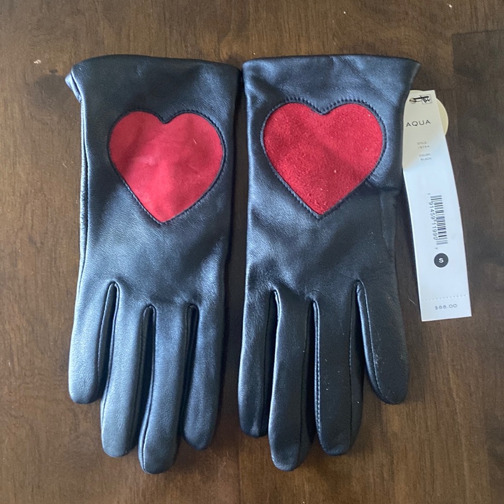 Aqua woman’s black leather gloves. NWT